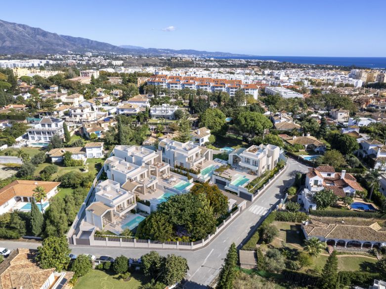 Pequeño complejo de 5 casas de nueva marca situado cerca de la ciudad de San Pedro!
