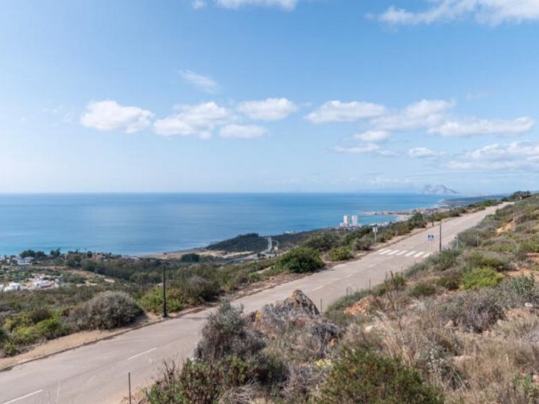 Oportunidad de inversión para desarrolladores - parcela con vistas panorámicas cerca de Sotogrande!