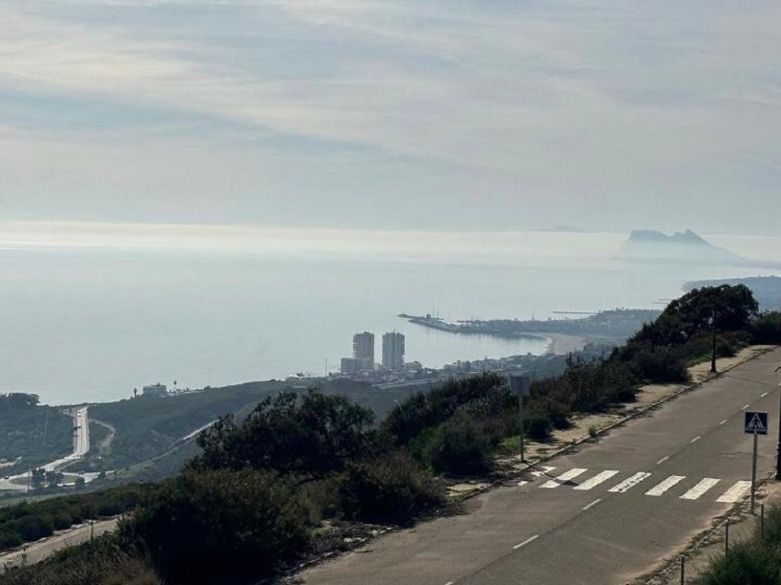 Oportunidad de inversión para desarrolladores - parcela con vistas panorámicas cerca de Sotogrande!