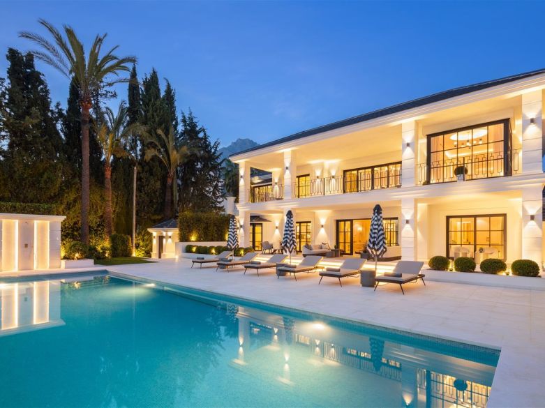 Fabulous villa in the ultraprime Sierra Blanca. With indoor pool, spa and entertainment area!