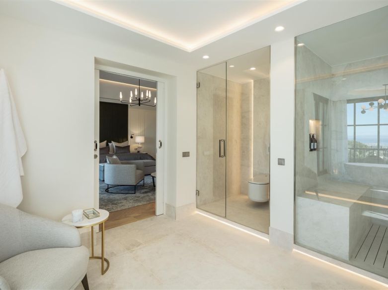 Fabulous villa in the ultraprime Sierra Blanca. With indoor pool, spa and entertainment area!