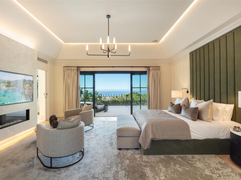 Fabulous villa in the ultraprime Sierra Blanca. With indoor pool, spa and entertainment area!