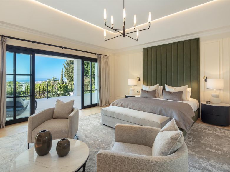 Fabulous villa in the ultraprime Sierra Blanca. With indoor pool, spa and entertainment area!