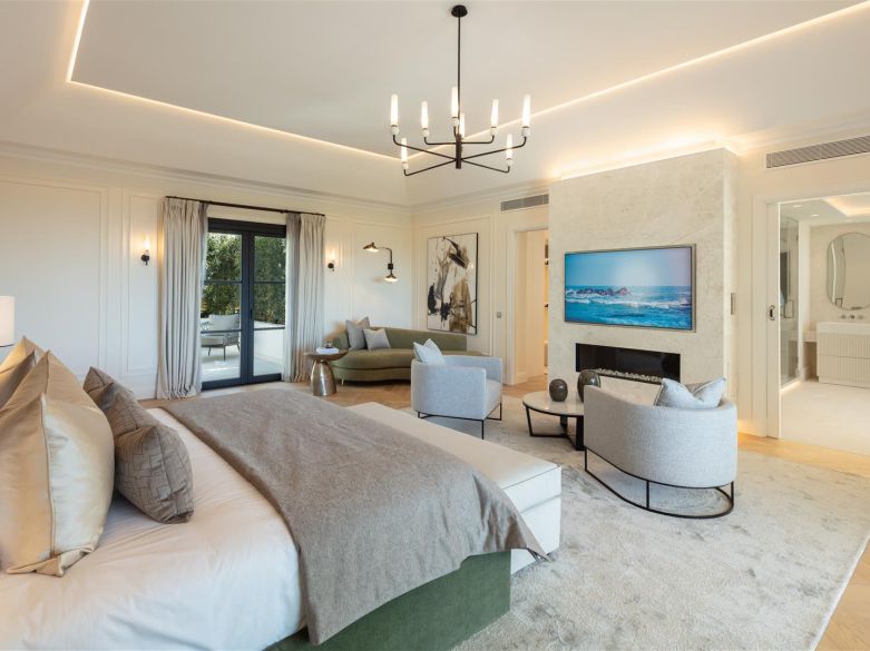 Fabulous villa in the ultraprime Sierra Blanca. With indoor pool, spa and entertainment area!
