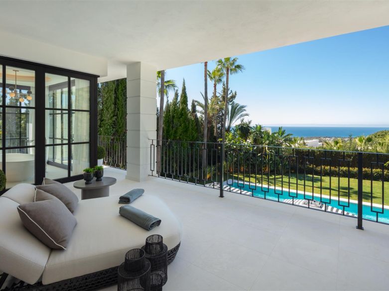 Fabulous villa in the ultraprime Sierra Blanca. With indoor pool, spa and entertainment area!