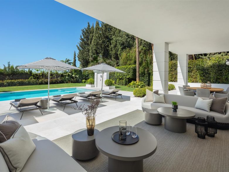 Fabulous villa in the ultraprime Sierra Blanca. With indoor pool, spa and entertainment area!