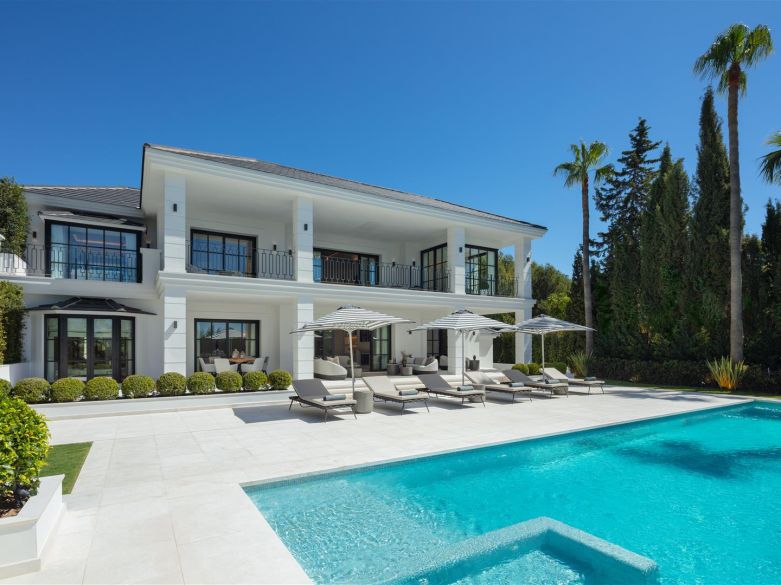 Fabulous villa in the ultraprime Sierra Blanca. With indoor pool, spa and entertainment area!