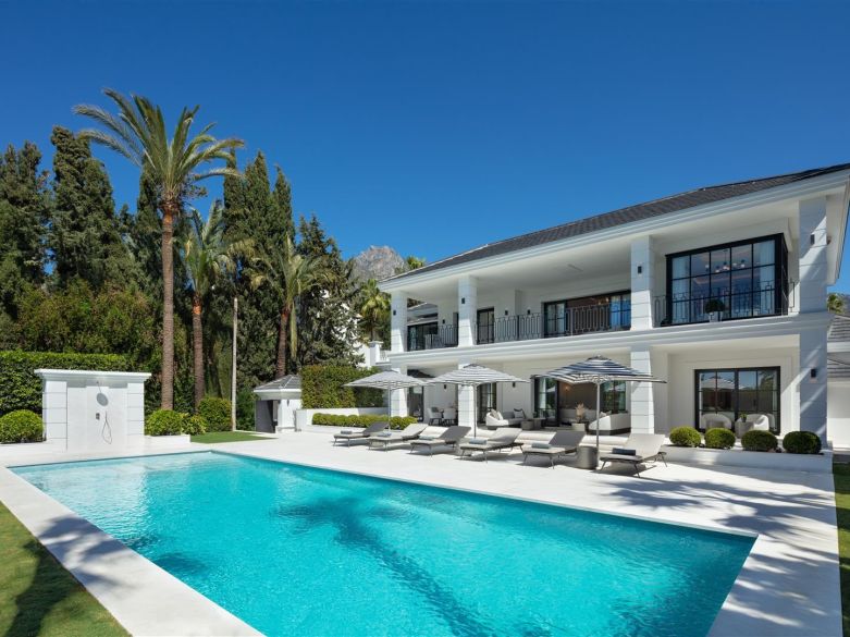 Fabulous villa in the ultraprime Sierra Blanca. With indoor pool, spa and entertainment area!
