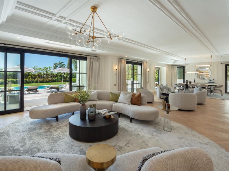 Fabulous villa in the ultraprime Sierra Blanca. With indoor pool, spa and entertainment area!