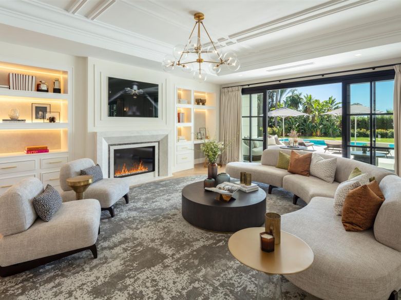 Fabulous villa in the ultraprime Sierra Blanca. With indoor pool, spa and entertainment area!