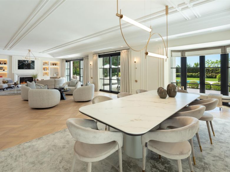 Fabulous villa in the ultraprime Sierra Blanca. With indoor pool, spa and entertainment area!