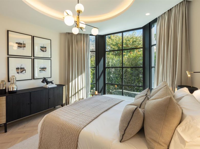 Fabulous villa in the ultraprime Sierra Blanca. With indoor pool, spa and entertainment area!