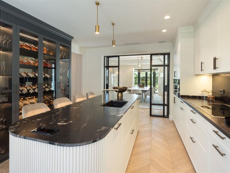 Fabulous villa in the ultraprime Sierra Blanca. With indoor pool, spa and entertainment area!