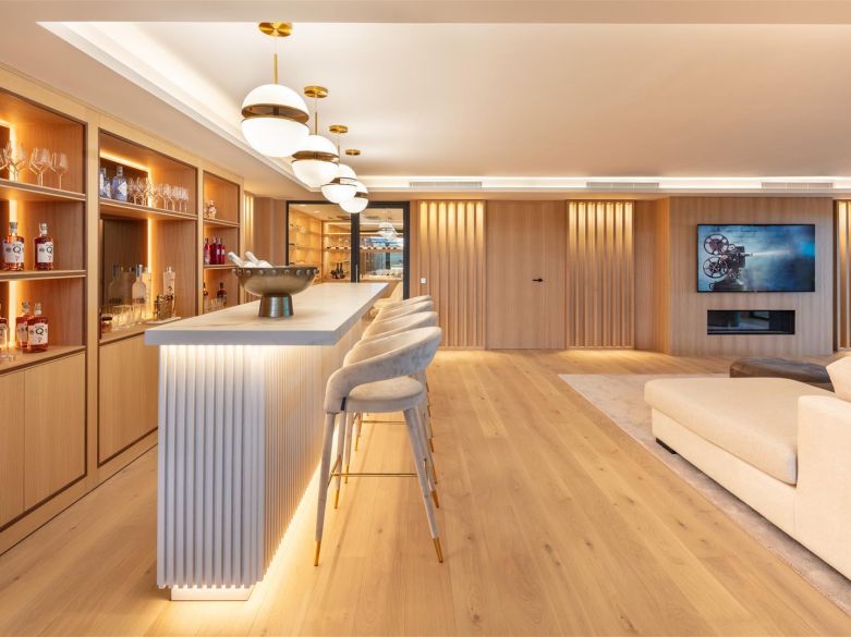 Fabulous villa in the ultraprime Sierra Blanca. With indoor pool, spa and entertainment area!