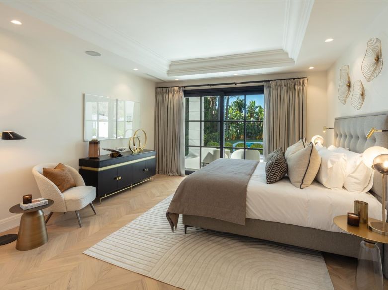 Fabulous villa in the ultraprime Sierra Blanca. With indoor pool, spa and entertainment area!