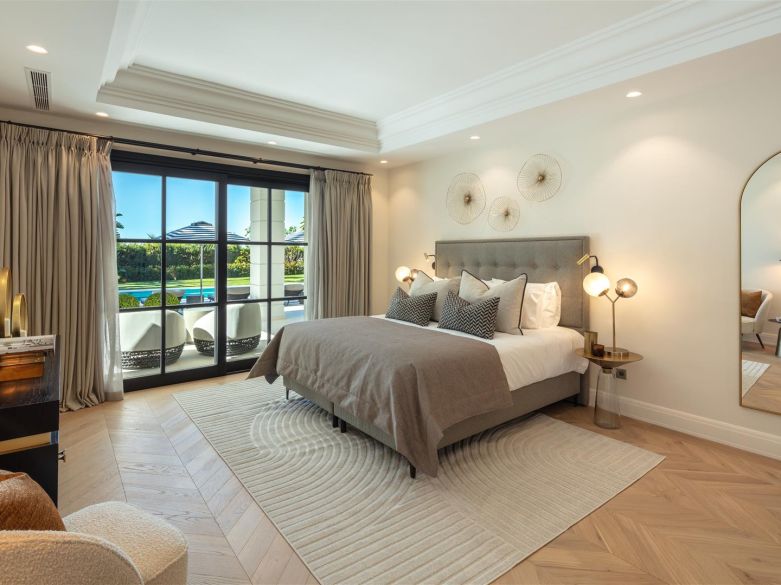 Fabulous villa in the ultraprime Sierra Blanca. With indoor pool, spa and entertainment area!
