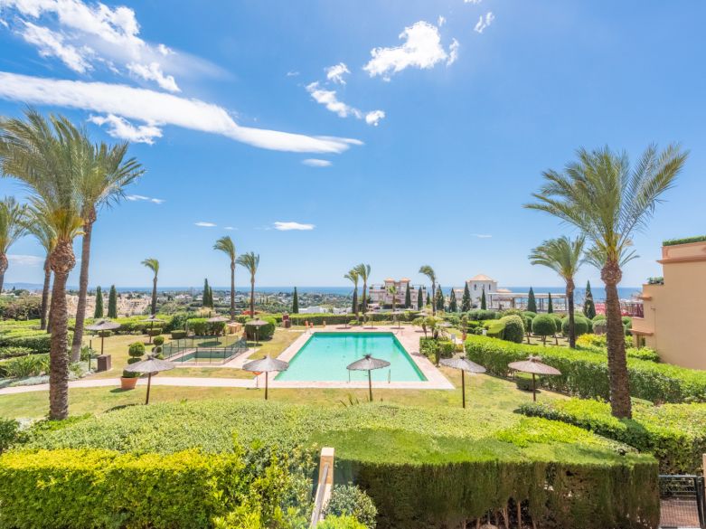 Magnifique appartement à Four Seasons Flamingos donnant sur la piscine principale et avec vue panoramique sur la mer!