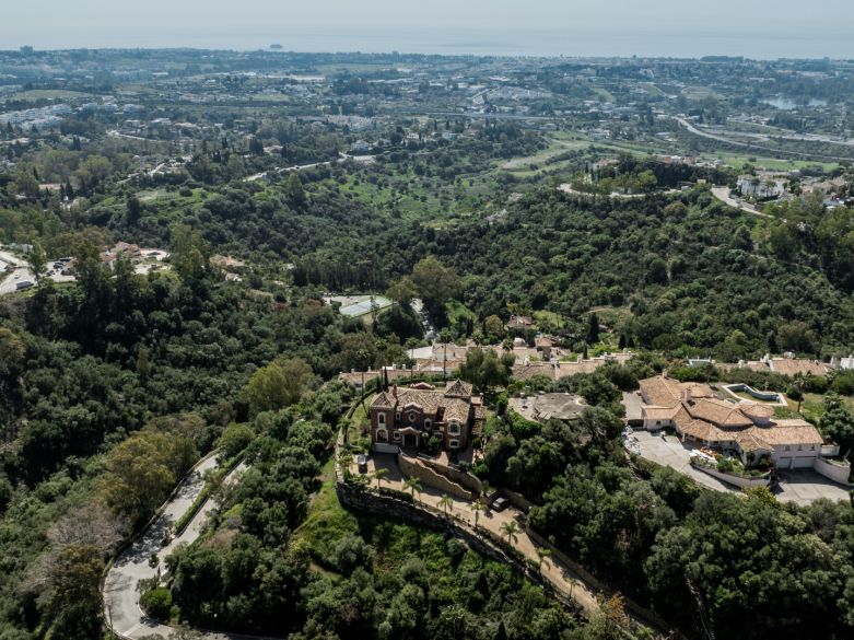 Una parcela única en forma de C en Puerto de los Almendros ofrece vistas panorámicas del Mediterráneo!