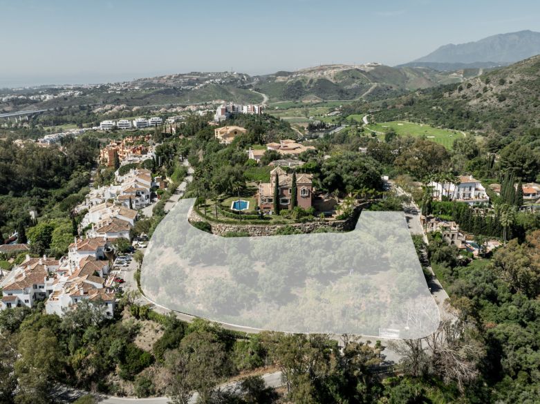 Una parcela única en forma de C en Puerto de los Almendros ofrece vistas panorámicas del Mediterráneo!