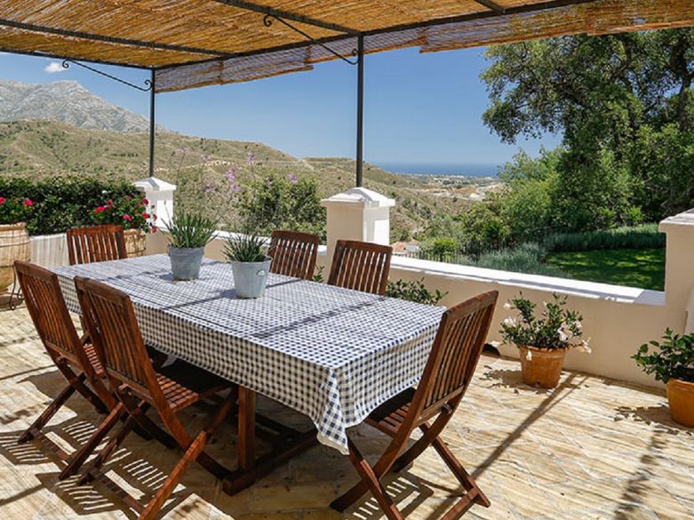 Encantadora villa en la comunidad cerrada de El Madronal 6