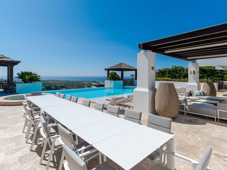 Wow villa en Los Flamingos con vistas panorámicas, piso de spa y piso de entretenimiento!
