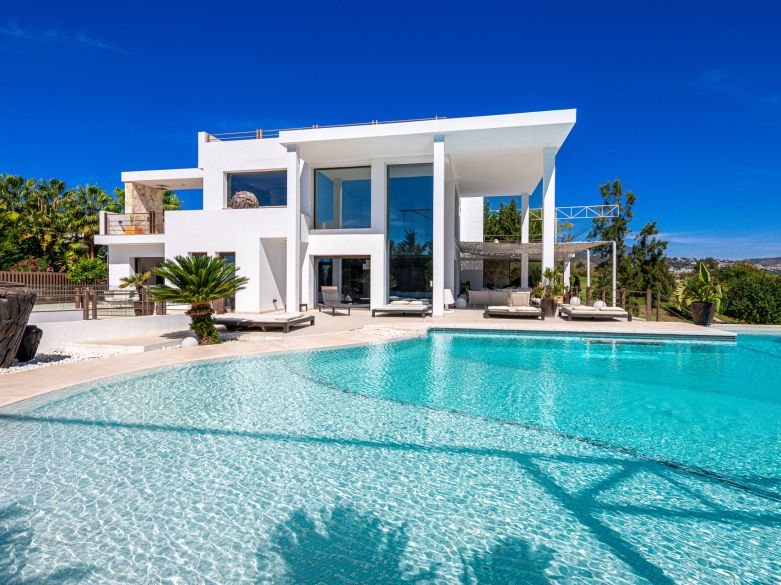 ¡Villa de golf en primera línea con vistas panorámicas! ¡Gran inversión!
