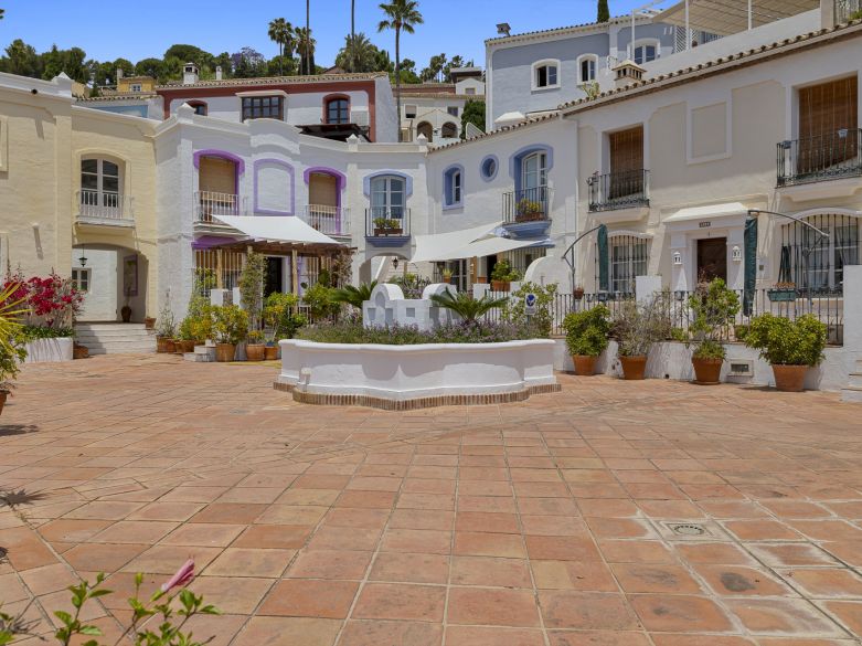 Cute townhouse in the picturesque village of La Heredia on the Ronda road!