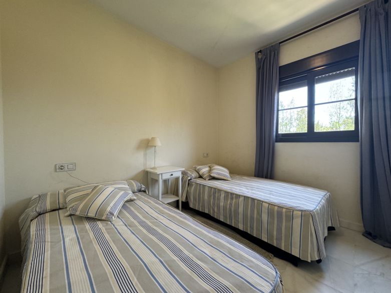 Exquisite beachside penthouse with a sprawling solarium terrace!