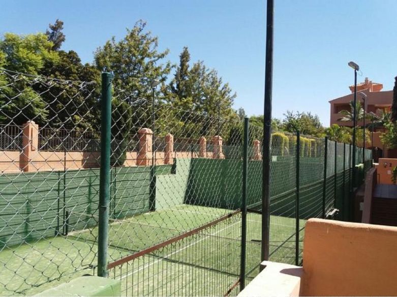 Exquisite beachside penthouse with a sprawling solarium terrace!