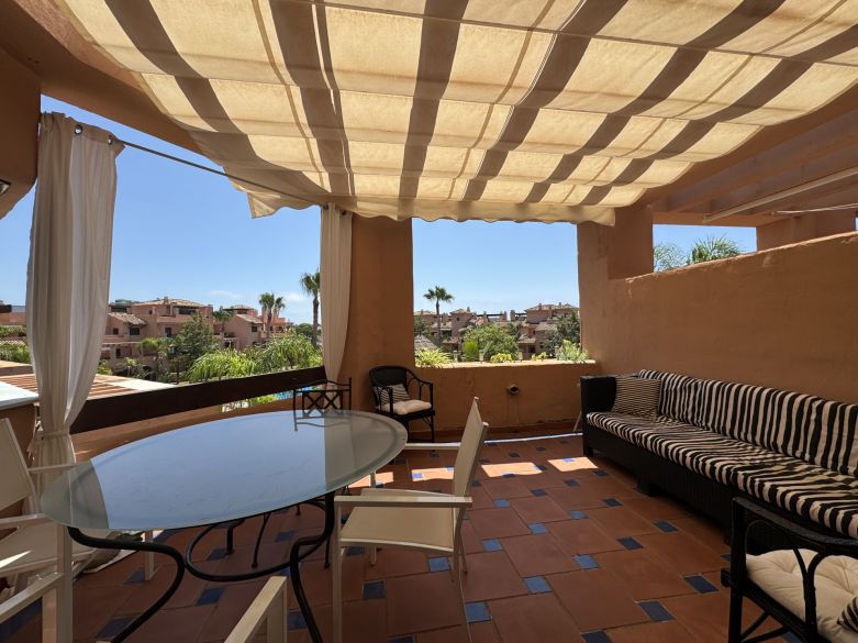 Exquisite beachside penthouse with a sprawling solarium terrace!