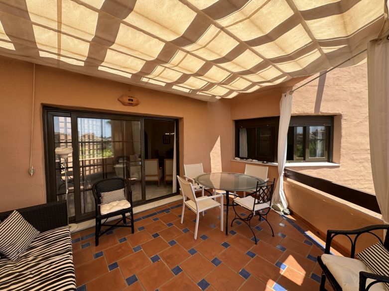 Exquisite beachside penthouse with a sprawling solarium terrace!