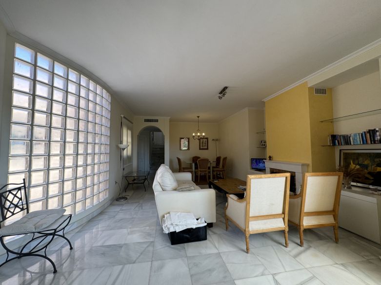 Exquisite beachside penthouse with a sprawling solarium terrace!