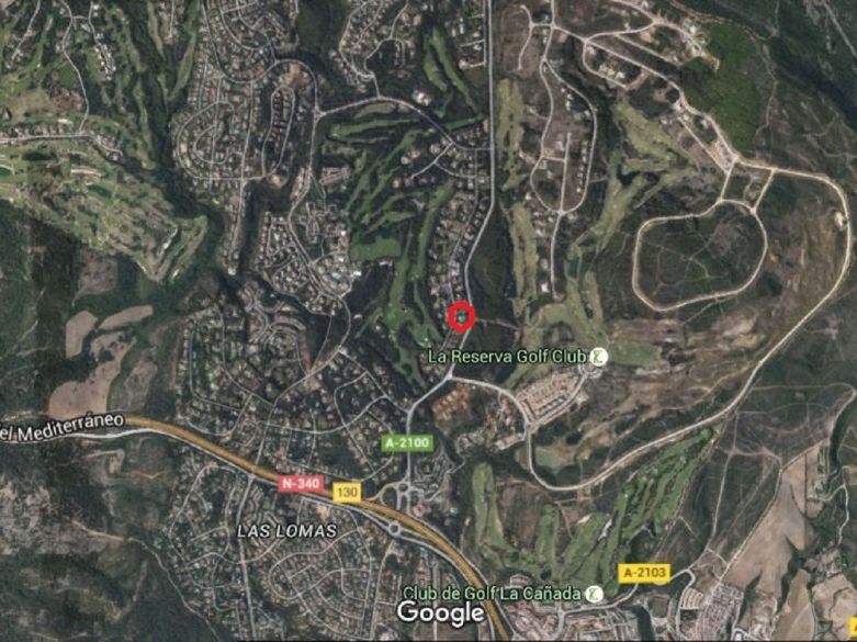 Parcela para una gran villa cerca de los campos de golf La Reserva y Valderrama en Sotogrande!