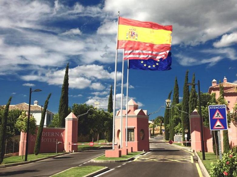 Parcela residencial de golf en primera línea para construir una villa de lujo en Los Flamingos!