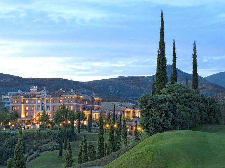 Parcela residencial de golf en primera línea para construir una villa de lujo en Los Flamingos!