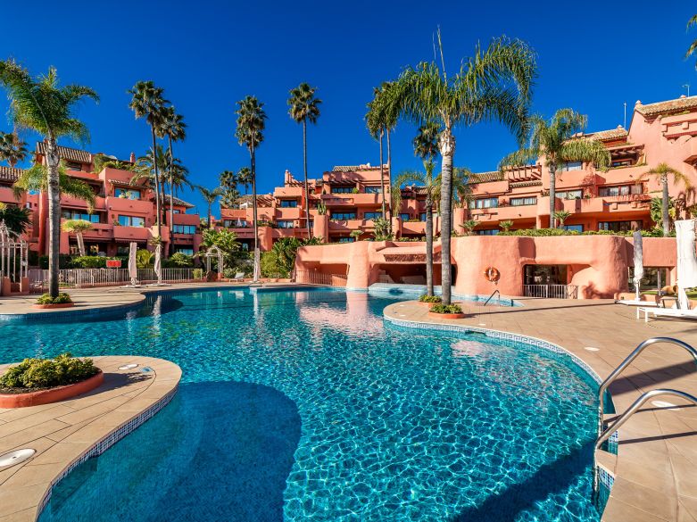 Excepcional Frontline Beach Corner Apartamento con Espectacular Vistas