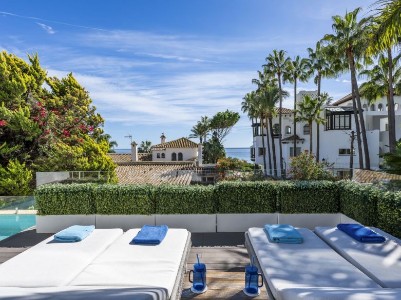 Stylish contemporary Villa with sea views in Puente Romano, Marbella