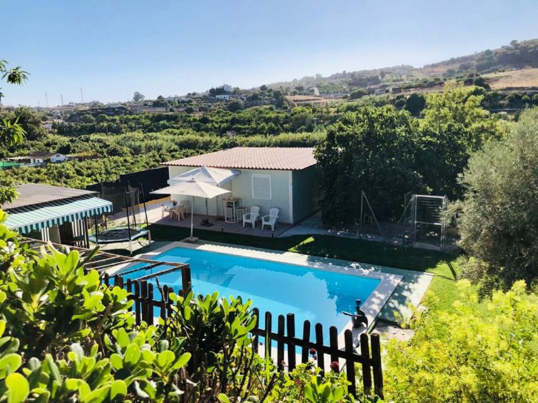 Charming Country Estate with Guest House and stunning Views – Just 5 minutes from Estepona town!