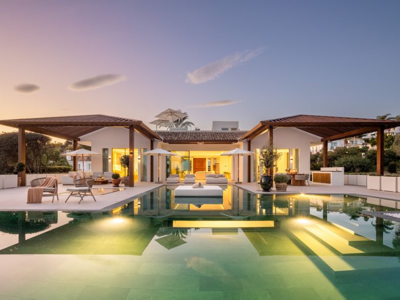 Stunning frontline golf villa with incredible views in Nueva Andalucia!
