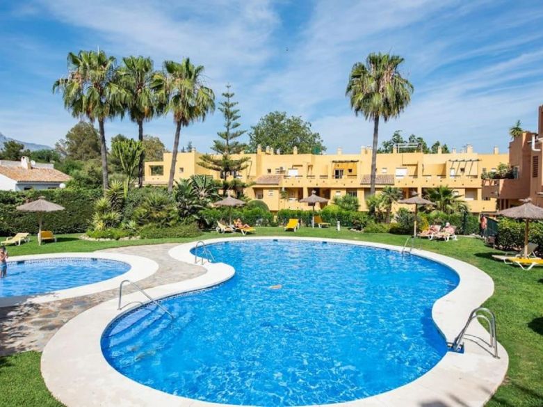 Elegant Frontline Golf Duplex Penthouse in Guadalmina Alta
