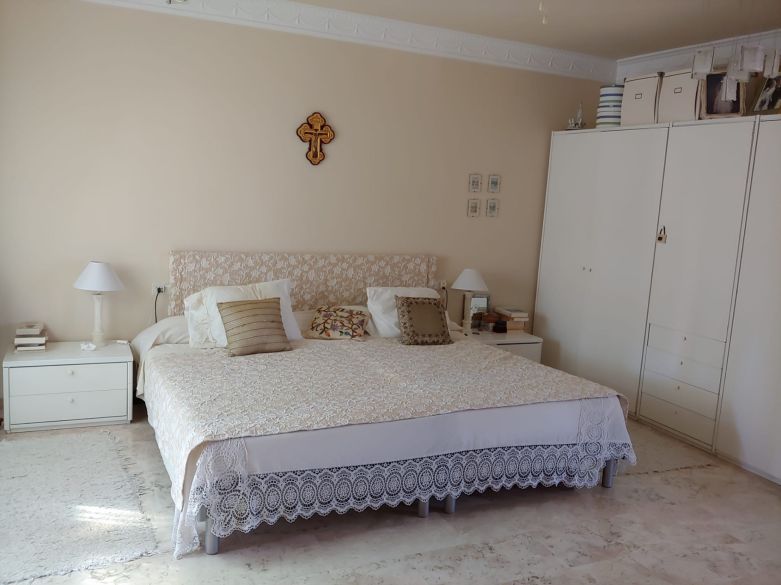 Elegant Frontline Golf Duplex Penthouse in Guadalmina Alta