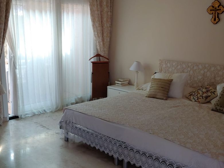 Elegant Frontline Golf Duplex Penthouse in Guadalmina Alta