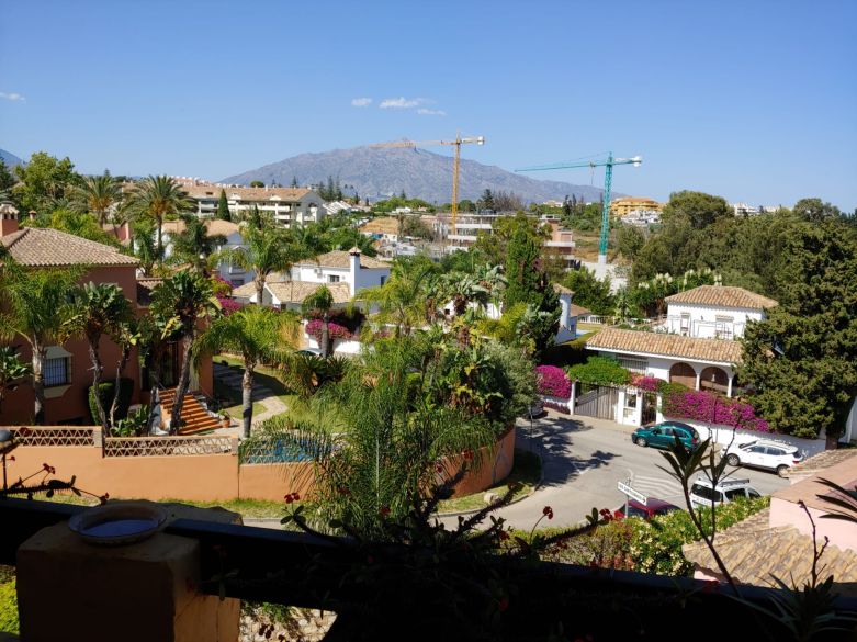 Elegant Frontline Golf Duplex Penthouse in Guadalmina Alta