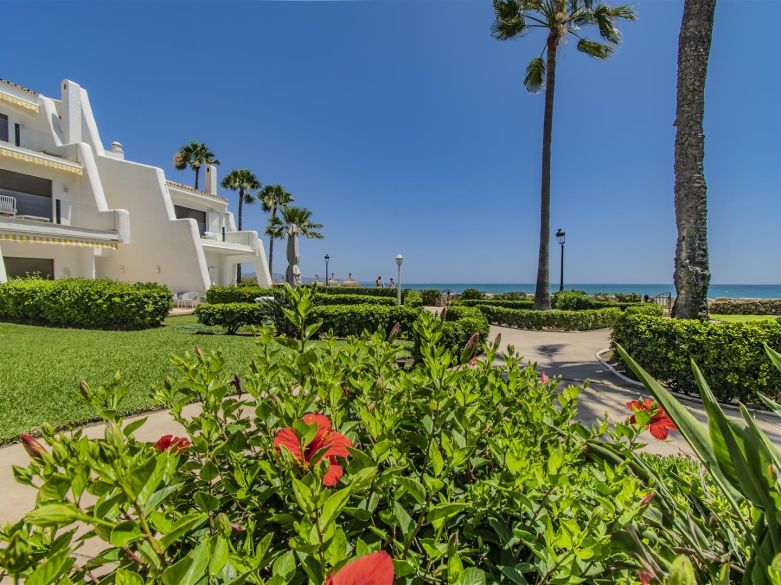 Stunning first line beachhouse with sea views on the Golden Mile of Marbella!