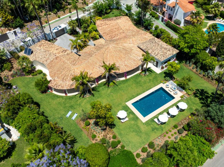 Redesigned villa with lots of history in the exclusive La Cerquilla neigborhood!