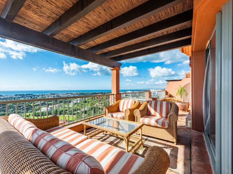 Ático de lujo con vistas panorámicas en Royal Flamingos, Benahavís