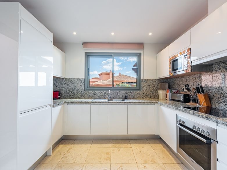 Ático de lujo con vistas panorámicas en Royal Flamingos, Benahavís