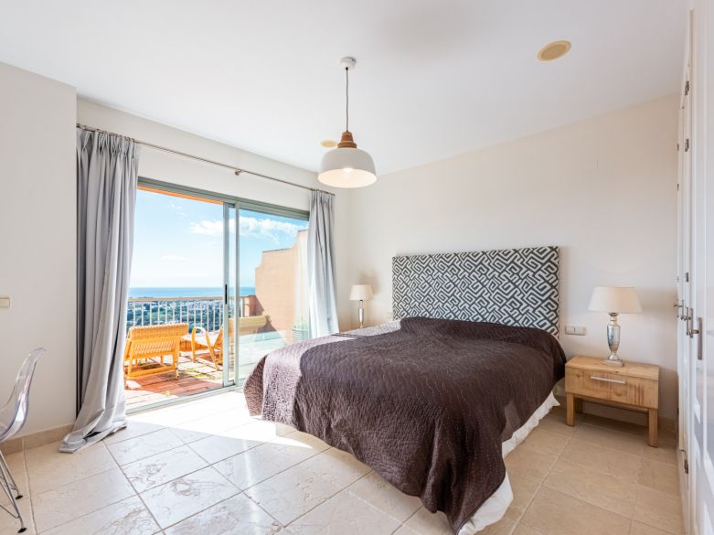 Ático de lujo con vistas panorámicas en Royal Flamingos, Benahavís