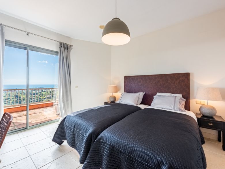 Ático de lujo con vistas panorámicas en Royal Flamingos, Benahavís