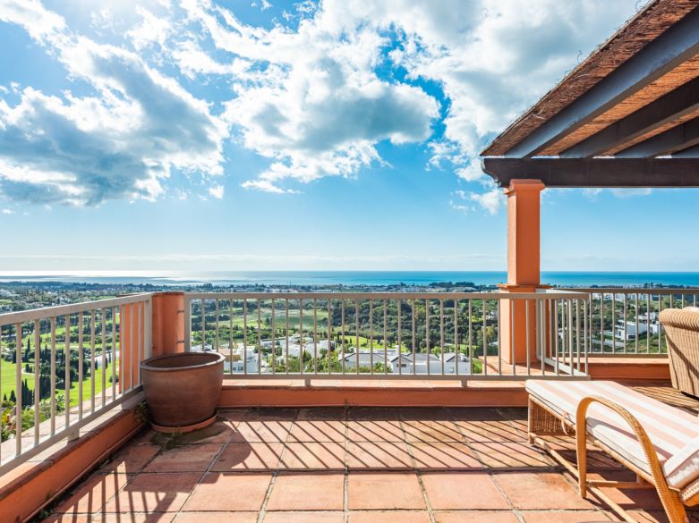Ático de lujo con vistas panorámicas en Royal Flamingos, Benahavís